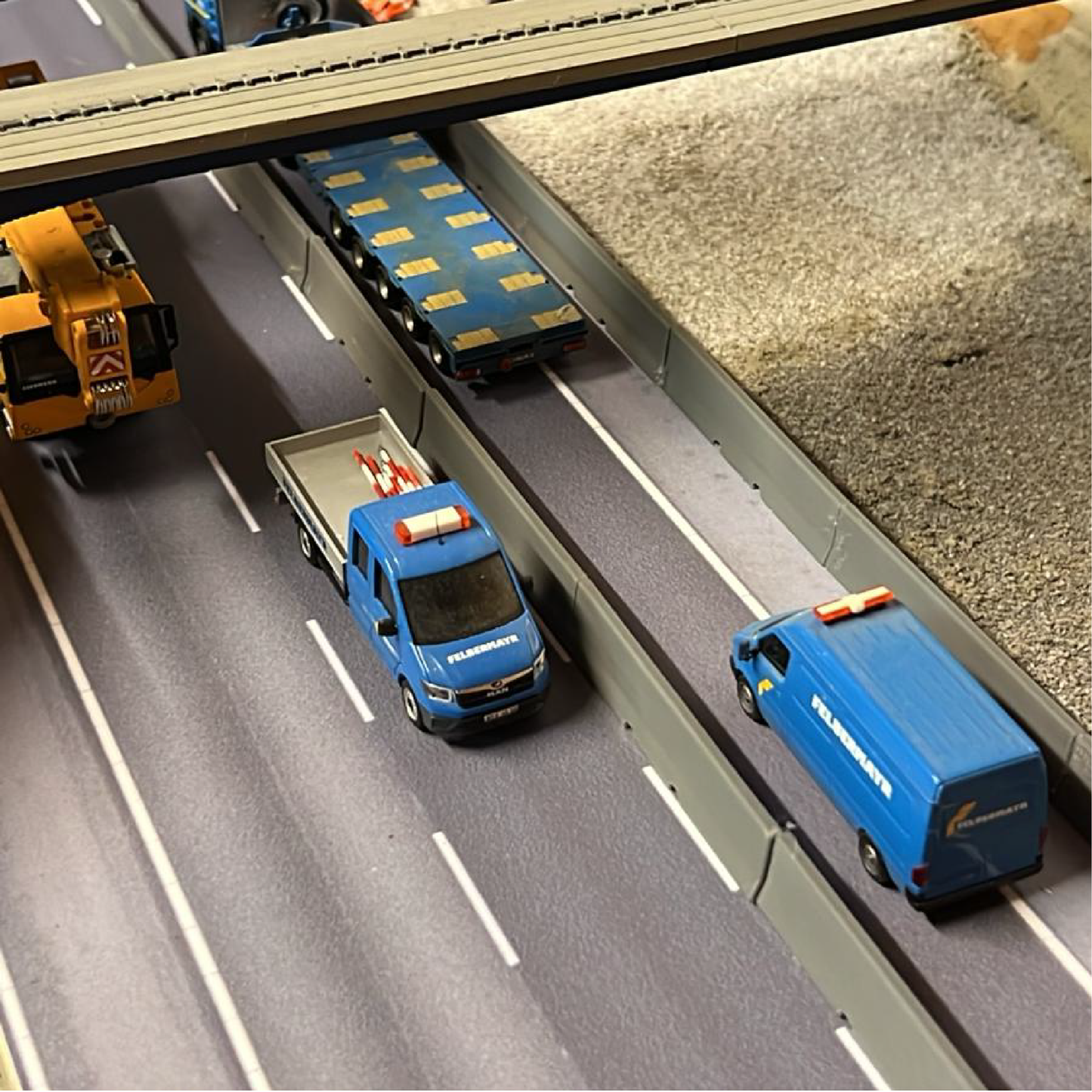 Modeltex : Highway 01 - Right (RHT)